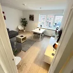 Cozy & Bright Townhouse With Free Parking