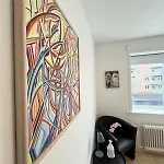 Cozy & Bright Townhouse With Free Parking