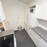 Cozy & Bright Townhouse With Free Parking *