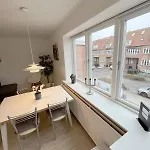 Cozy & Bright Townhouse With Free Parking Διαμέρισμα *
