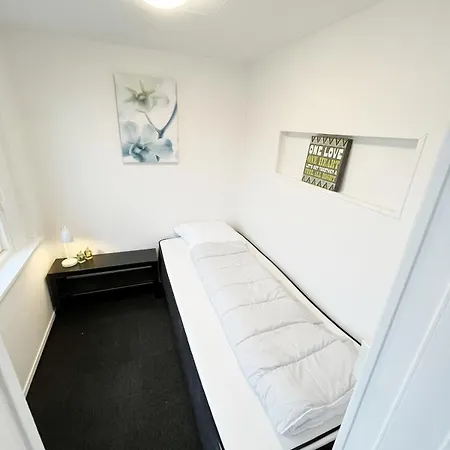 Cozy & Bright Townhouse With Free Parking