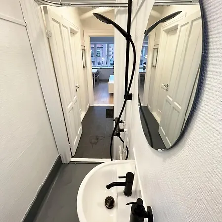 Cozy & Bright Townhouse With Free Parking شقة *