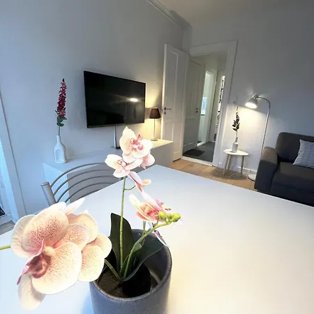 Cozy & Bright Townhouse With Free Parking * آلبورغ