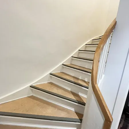 شقة Cozy & Bright Townhouse With Free Parking آلبورغ