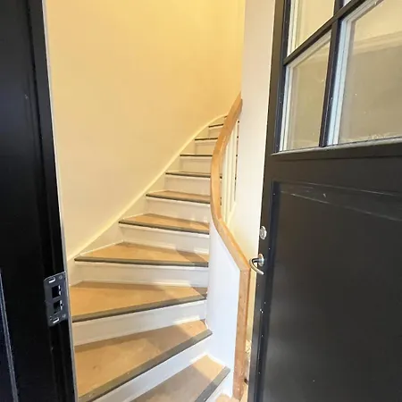 Cozy & Bright Townhouse With Free Parking *