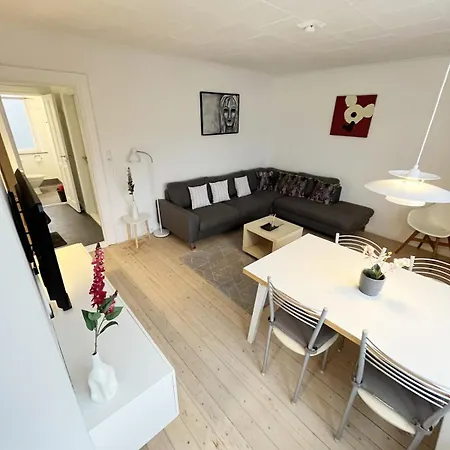 Διαμέρισμα Cozy & Bright Townhouse With Free Parking