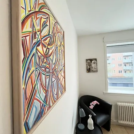 Cozy & Bright Townhouse With Free Parking