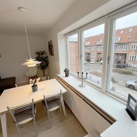 Cozy & Bright Townhouse With Free Parking Διαμέρισμα *