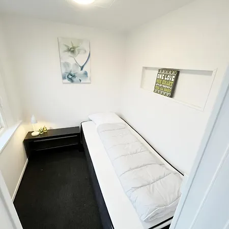 Cozy & Bright Townhouse With Free Parking アパート *