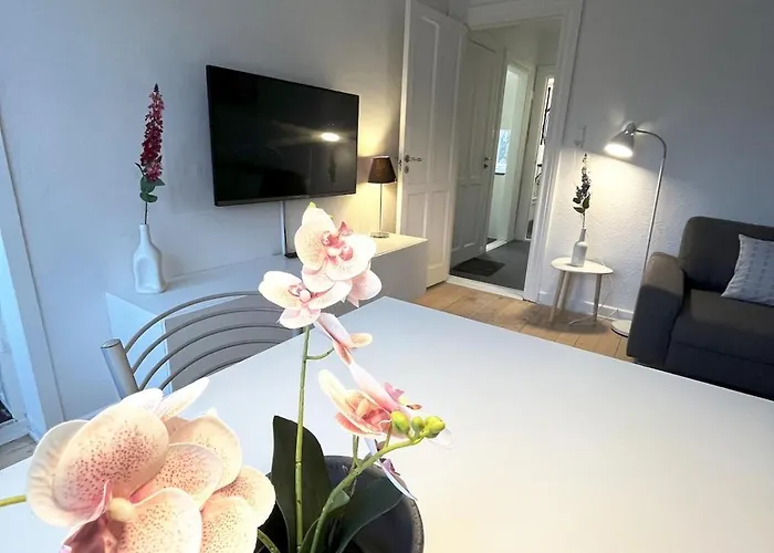 Cozy & Bright Townhouse With Free Parking * آلبورغ