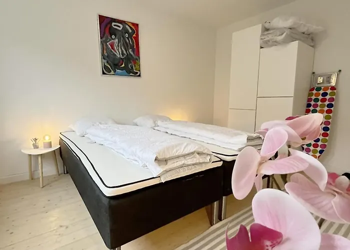 شقة Cozy & Bright Townhouse With Free Parking