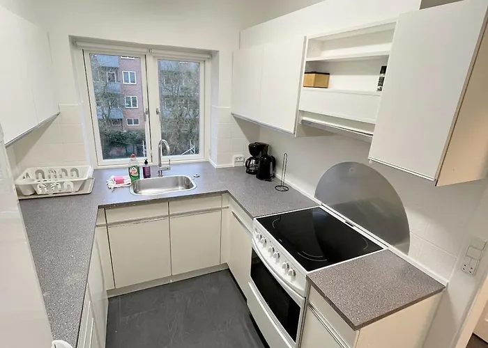 Cozy & Bright Townhouse With Free Parking آلبورغ