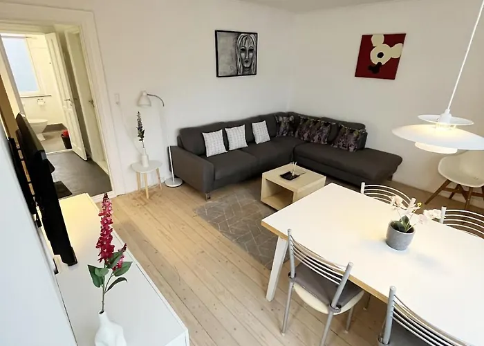 شقة Cozy & Bright Townhouse With Free Parking