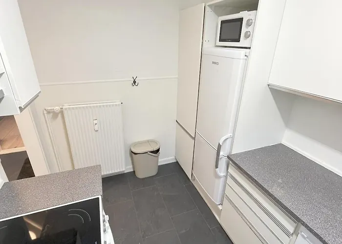 Cozy & Bright Townhouse With Free Parking *